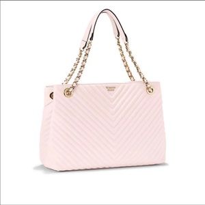 VS Pebble-V Quilt Shoulder bag NWT